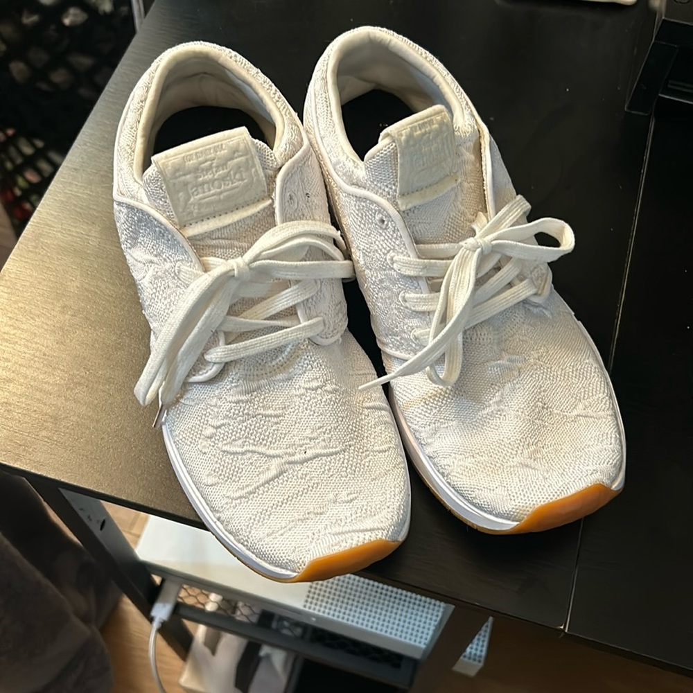 White, size 8 Nike Janoski in good shape!